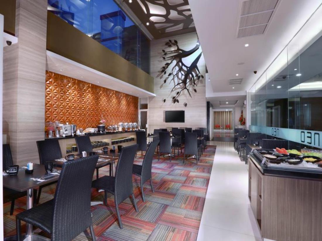 Hotel Neo Gubeng By Aston Surabaja Exteriér fotografie