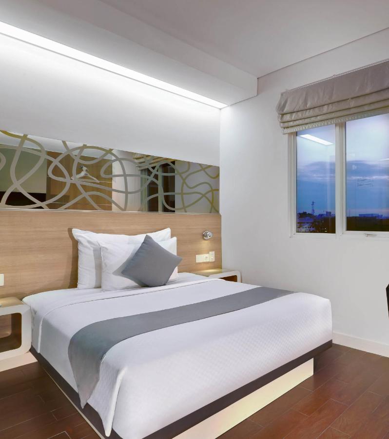 Hotel Neo Gubeng By Aston Surabaja Exteriér fotografie