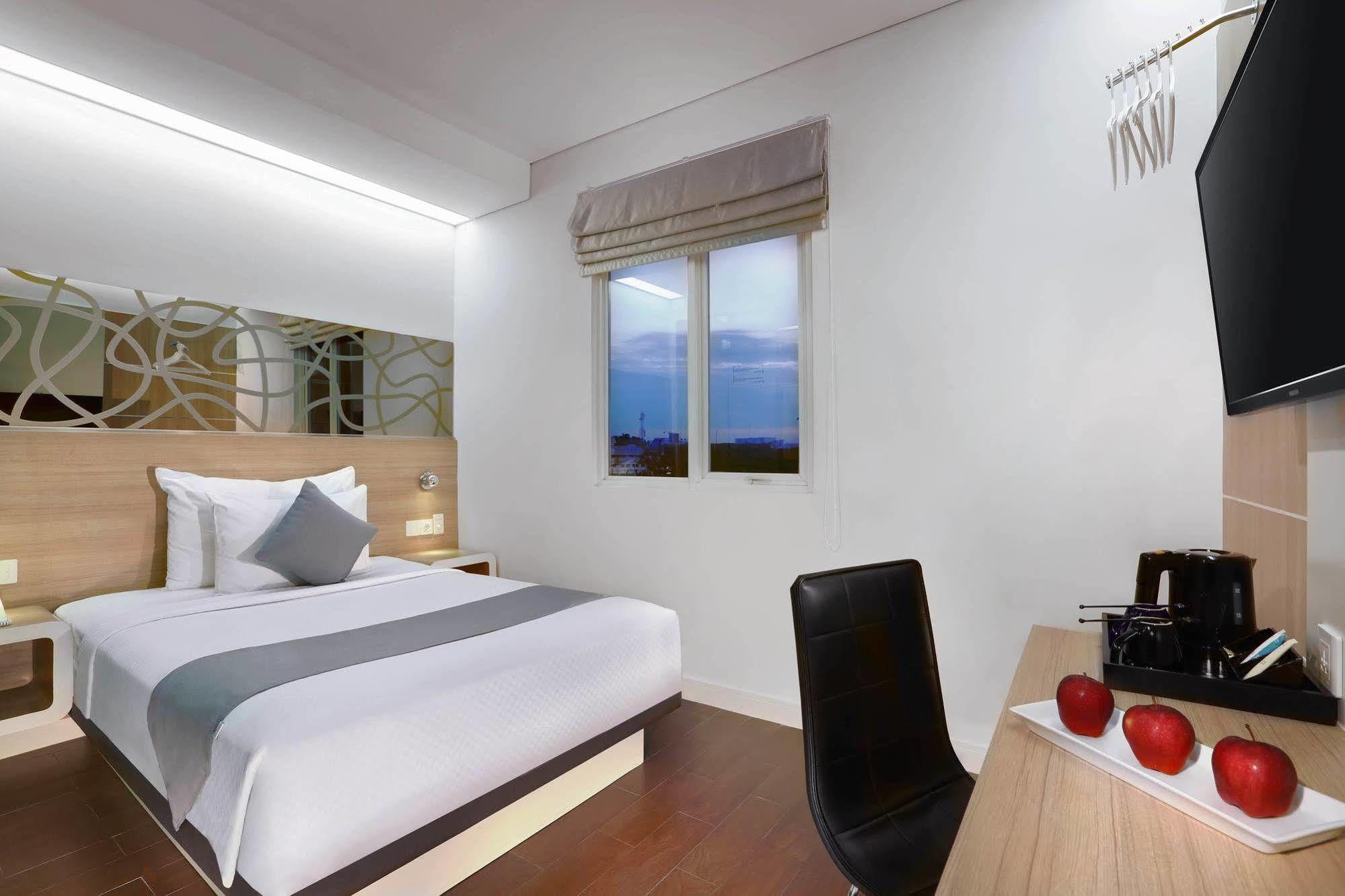 Hotel Neo Gubeng By Aston Surabaja Exteriér fotografie